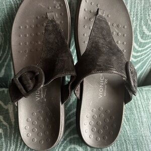 Vionic Black Suede Thong Sandals with Decorative Buckle